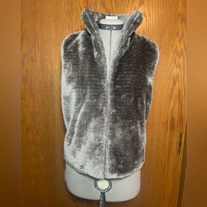 Betsey Johnson sparkly gray faux fur vest - small.